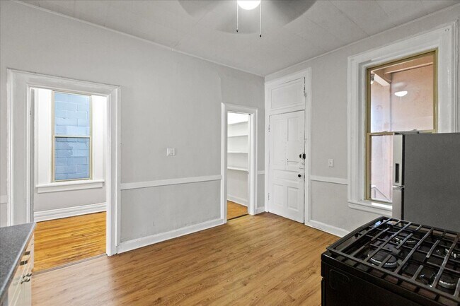 Foto del edificio - 1013 N Winchester Ave
