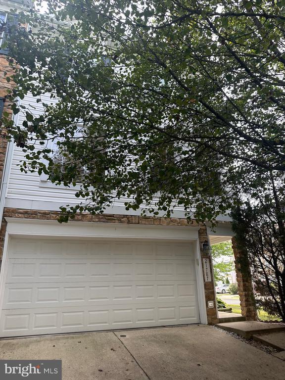 Building Photo - 21787 Oakville Terrace