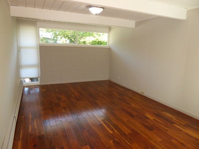 Foto del edificio - THREE BEDROOM / TWO BATH EICHLER HOME IN G...