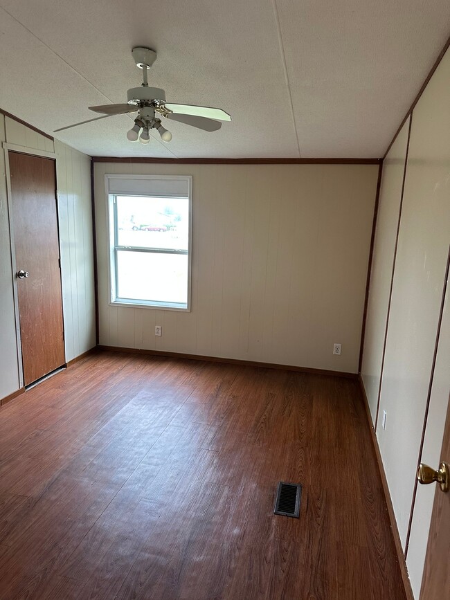 Building Photo - 330 Lorena Meadows Dr