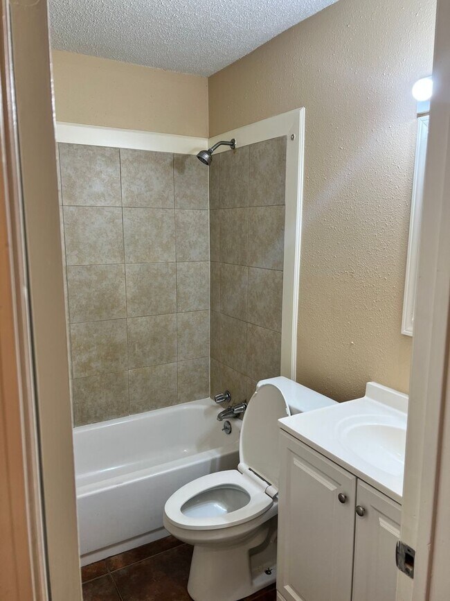 Foto del edificio - Introducing our 2 bedroom / 1 Bathroom Duplex For Rent in Beaumont, TX