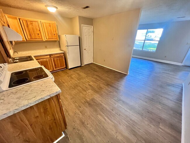 Building Photo - Blacksburg, 4BR / 2.5 BA, Available for Sh...