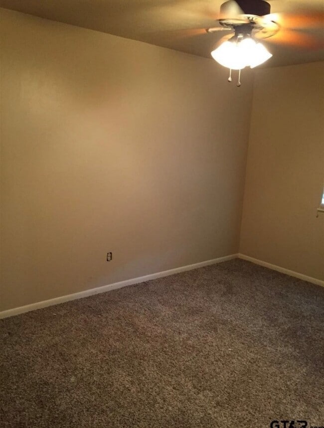 Foto del edificio - 914 Joel Dr