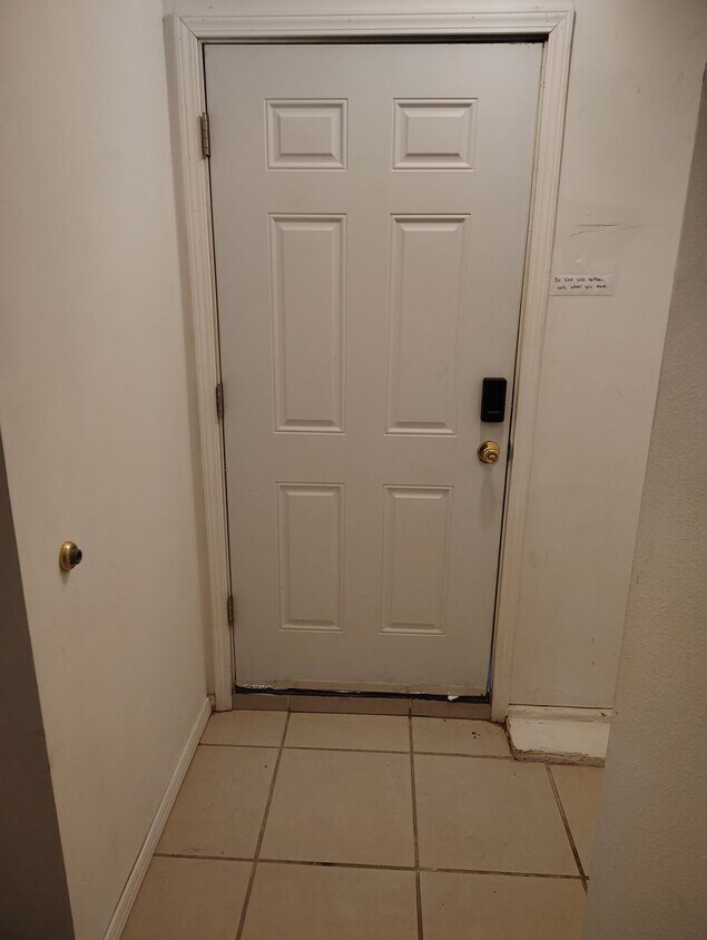 Foto principal - AVAILABLE NOW 2 bed - 1 Bath Lead and I 25...