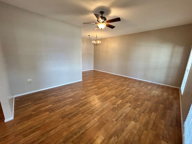 Foto del edificio - Age Restricted 2 Bd/2 Bath Golf Course Sub...