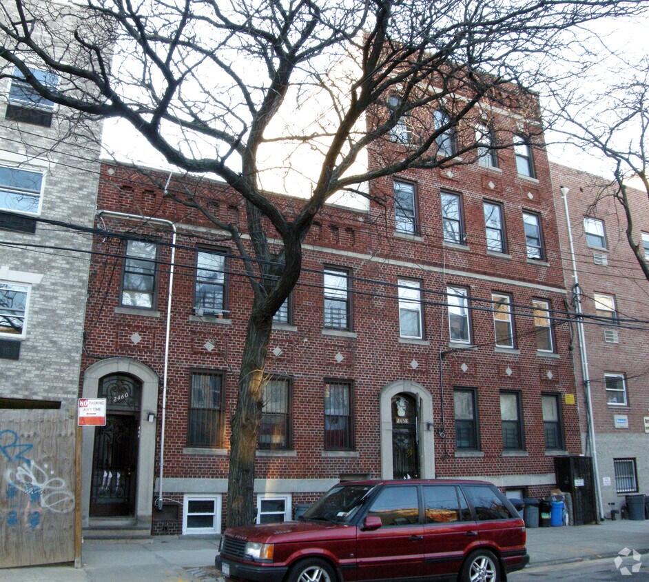 Primary Photo - 2458 Hoffman St