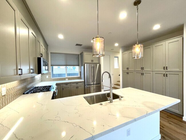 Foto del edificio - Stunning 3 story 2B/2.5BA in North Park!