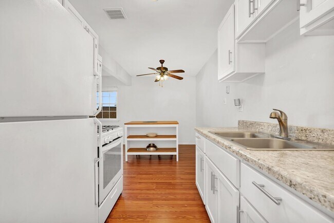 Building Photo - 18W155 63rd St