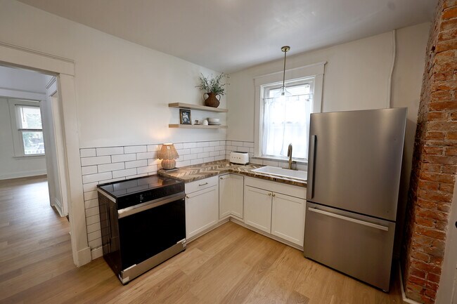 Kitchen - 2902 Eggers Pl
