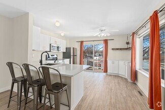 Building Photo - 519 S Summit Ave