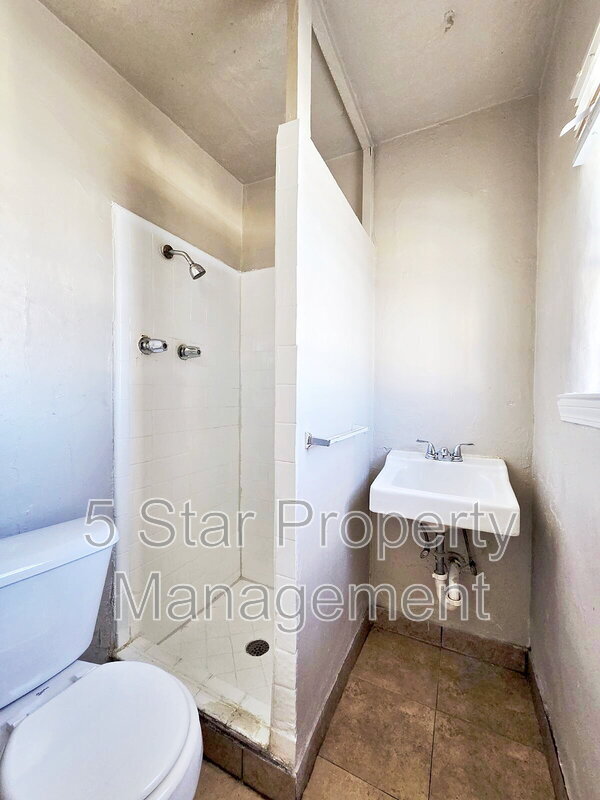 Building Photo - 1114 El Paso St