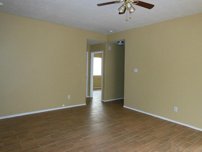 Building Photo - 1402 Sycamore Leaf Way