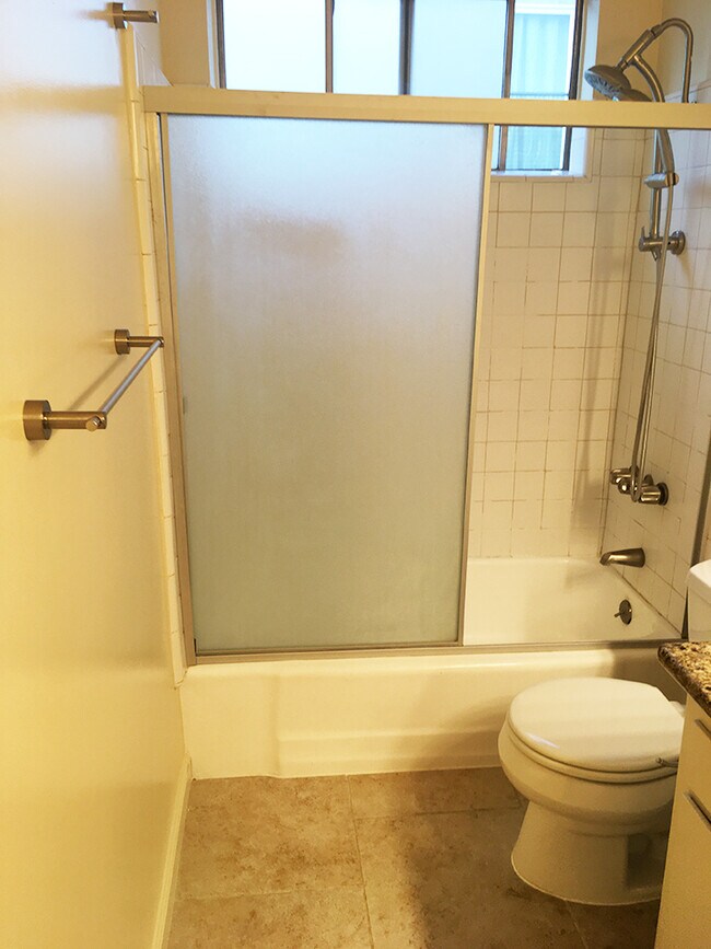 Building Photo - 5044 Cahuenga Blvd