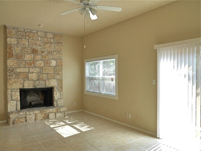 Foto del edificio - 8117 Ceberry Drive