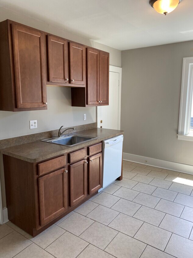 Primary Photo - 1416 Beaconsfield Ave