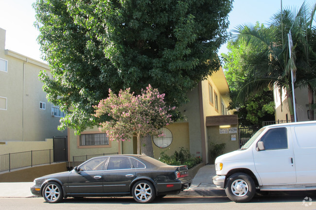 Building Photo - Collins Apartments