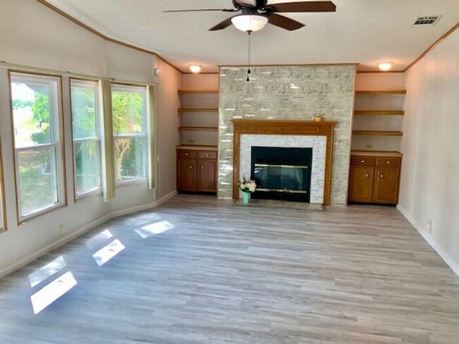 Building Photo - 2/2 Lady Lake Home