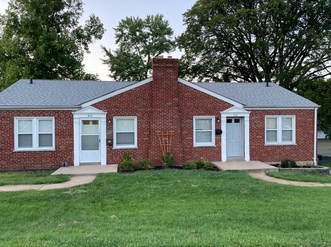Primary Photo - 529 W Ripa Ave