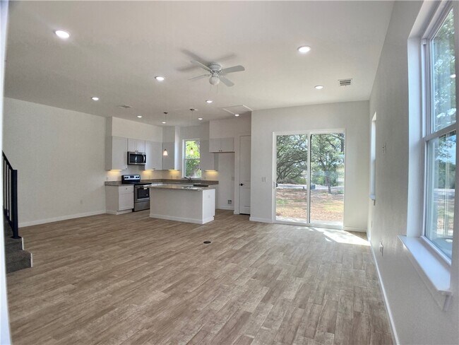 Building Photo - 255 Lourdes Ct