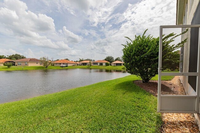 Building Photo - 2218 Garden Lake Dr