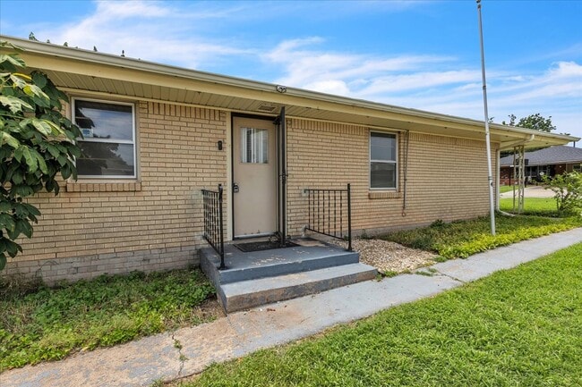 Building Photo - 2412 N Key Blvd