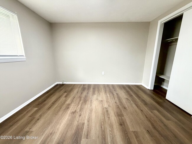 Building Photo - 265 S Circlecrest Dr