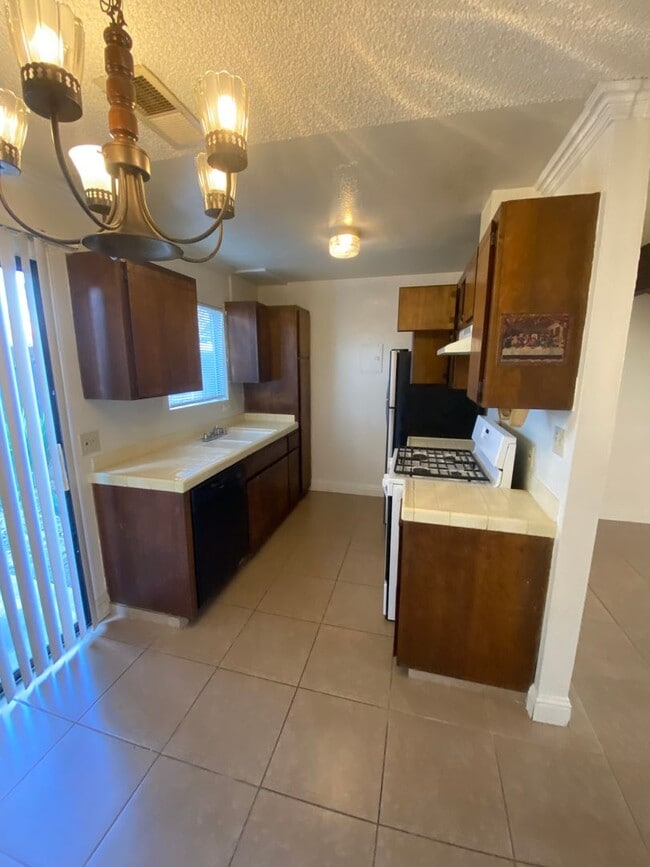 Foto del edificio - spacious one bedroom loft in Hanford