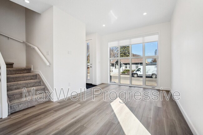 Building Photo - 10427-10470 70 Ave NW