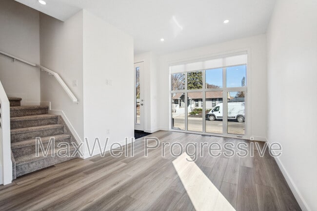 Building Photo - 9017-9093 93 St NW