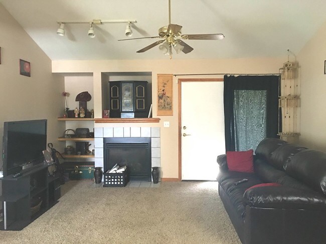 Foto del edificio - 4972 Stoneback Dr