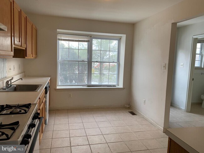Building Photo - 2267 Waterbridge Dr