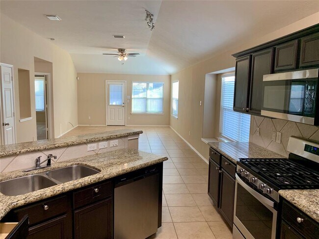 Foto del edificio - 6815 Hampden Point Ct