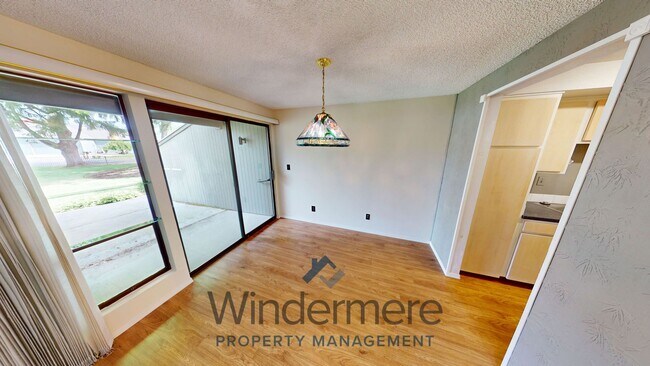Foto del edificio - 601 Village Way