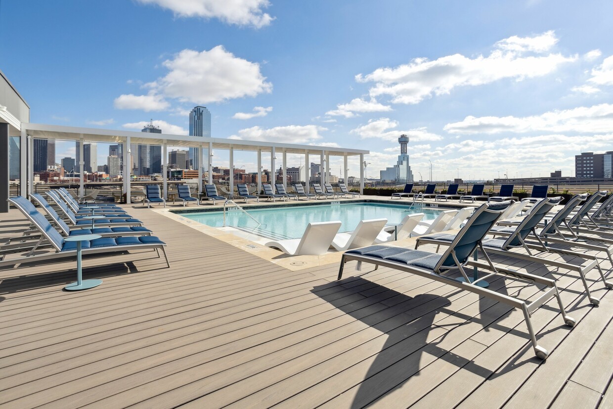 Rooftop Pool & Sundeck - The Margaret at Riverfront