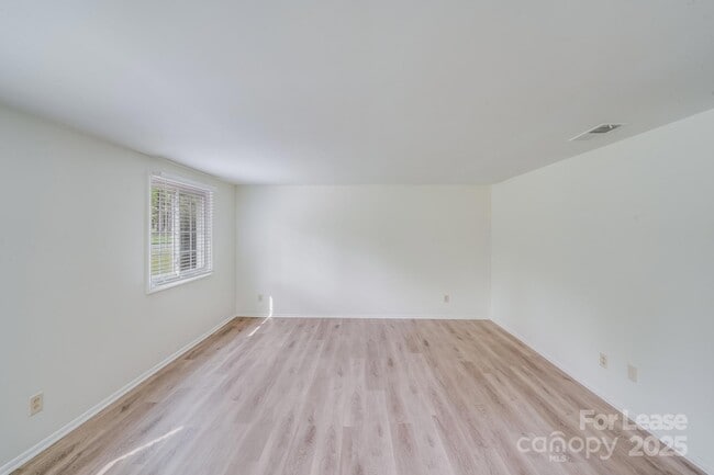 Building Photo - 5001 Forest Mountain Ct