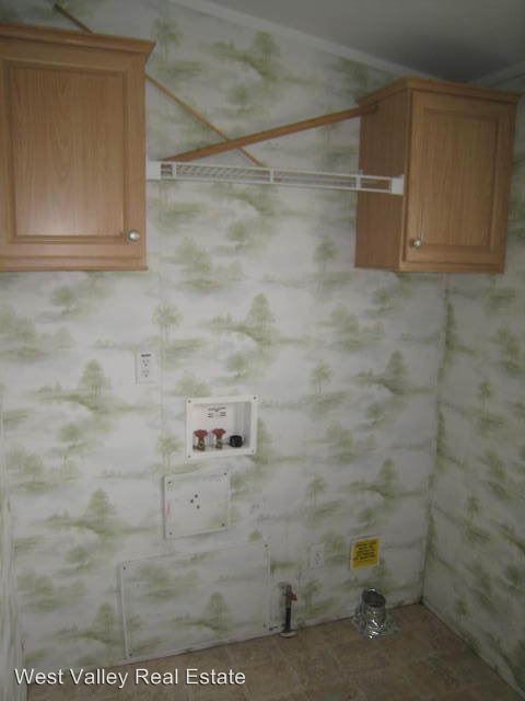 Building Photo - 413 Hazelton St