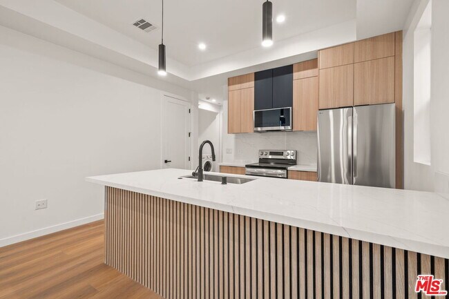 Foto del edificio - 259 S Park View St