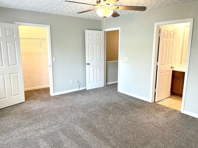 Foto del edificio - Introducing our charming 3 Bedroom Traditi...