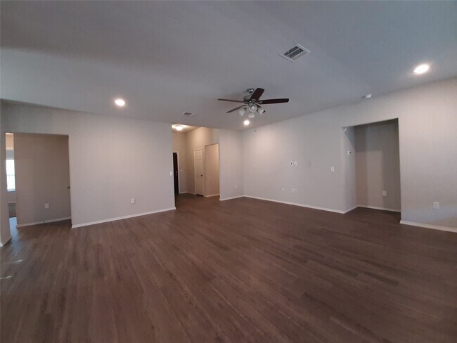 Foto del edificio - 221 Stalwart Hl Trl