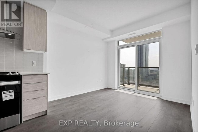 Building Photo - 55 Duke St W