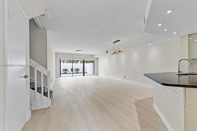 Foto del edificio - 3501 Magellan Cir