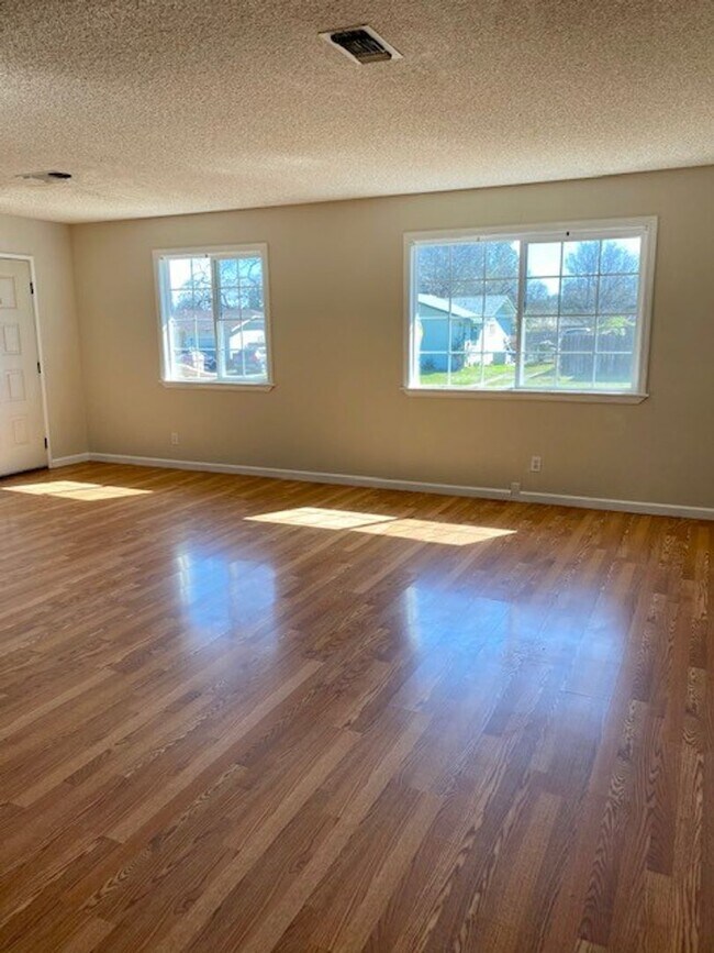 Building Photo - 2 Bedroom 1 Bath House with Solar