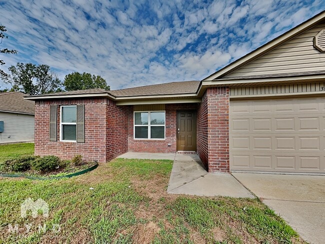 Building Photo - 303 Westwood Dr
