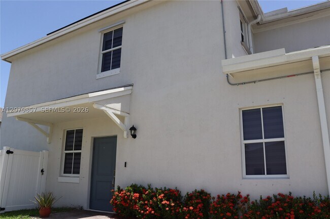 Foto del edificio - 811 SE 17th Ct