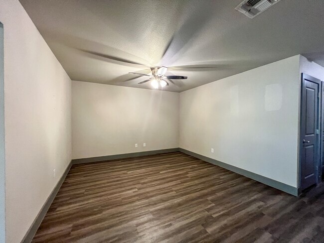 Building Photo - 1518 Eichen Rd