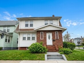 Building Photo - 84-56 164th St