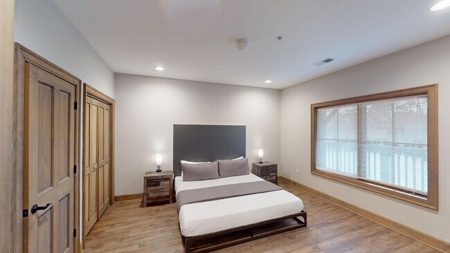 Foto del edificio - Spacious 4 Bedroom Fully Furnished Apartment in Pigeon Forge