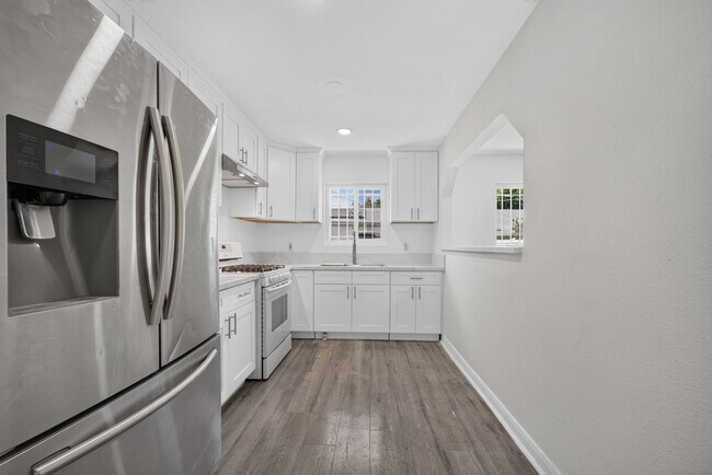 Foto del edificio - 9817 Holmes Ave
