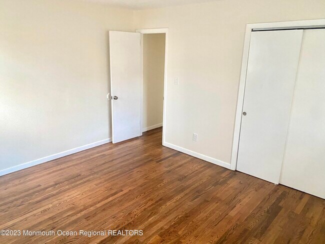 Building Photo - 1406 Treeneedle Rd