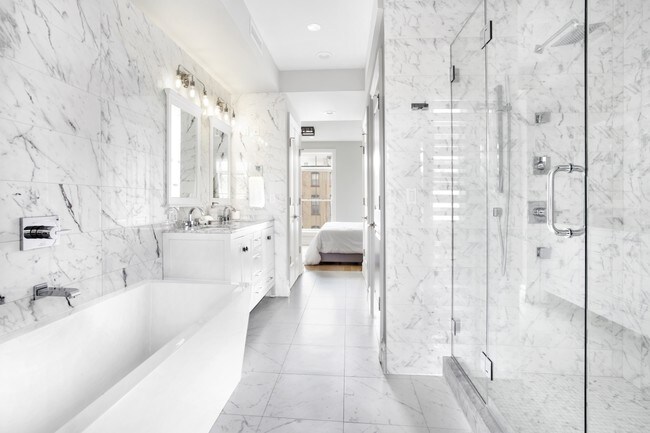 Interior Photo - 382A Monroe St